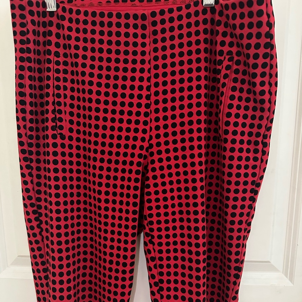 Chico's Red and Black Polka Dot pull on pant size Chicos 1. 8/10 - Picture 3 of 6